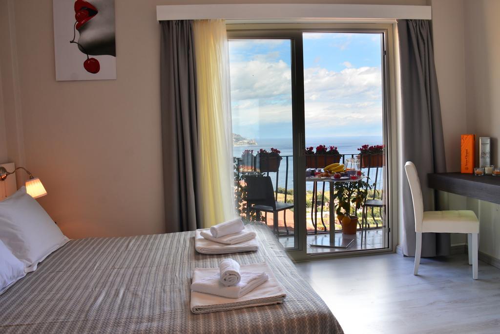 تاورمينا Athena Charming Rooms المظهر الخارجي الصورة